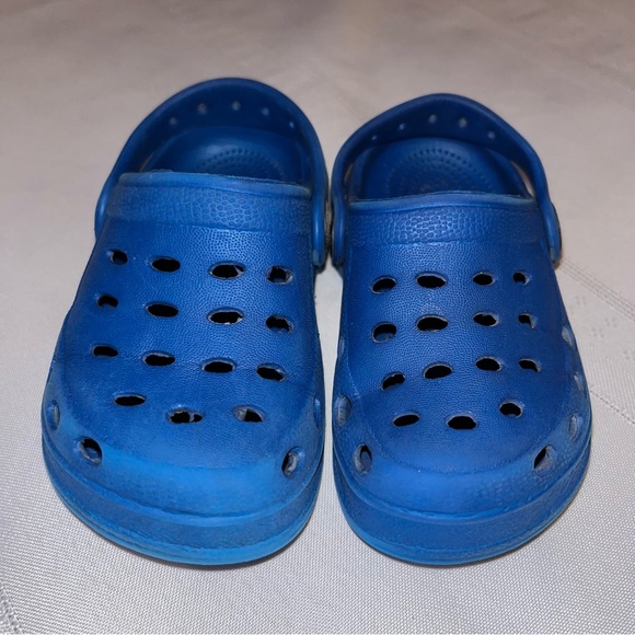 Unisex Kids Blue Clogs Slippers Sandals Slip on Shoes Eur 20-21 Size 4-5 12-18 M - Picture 3 of 12
